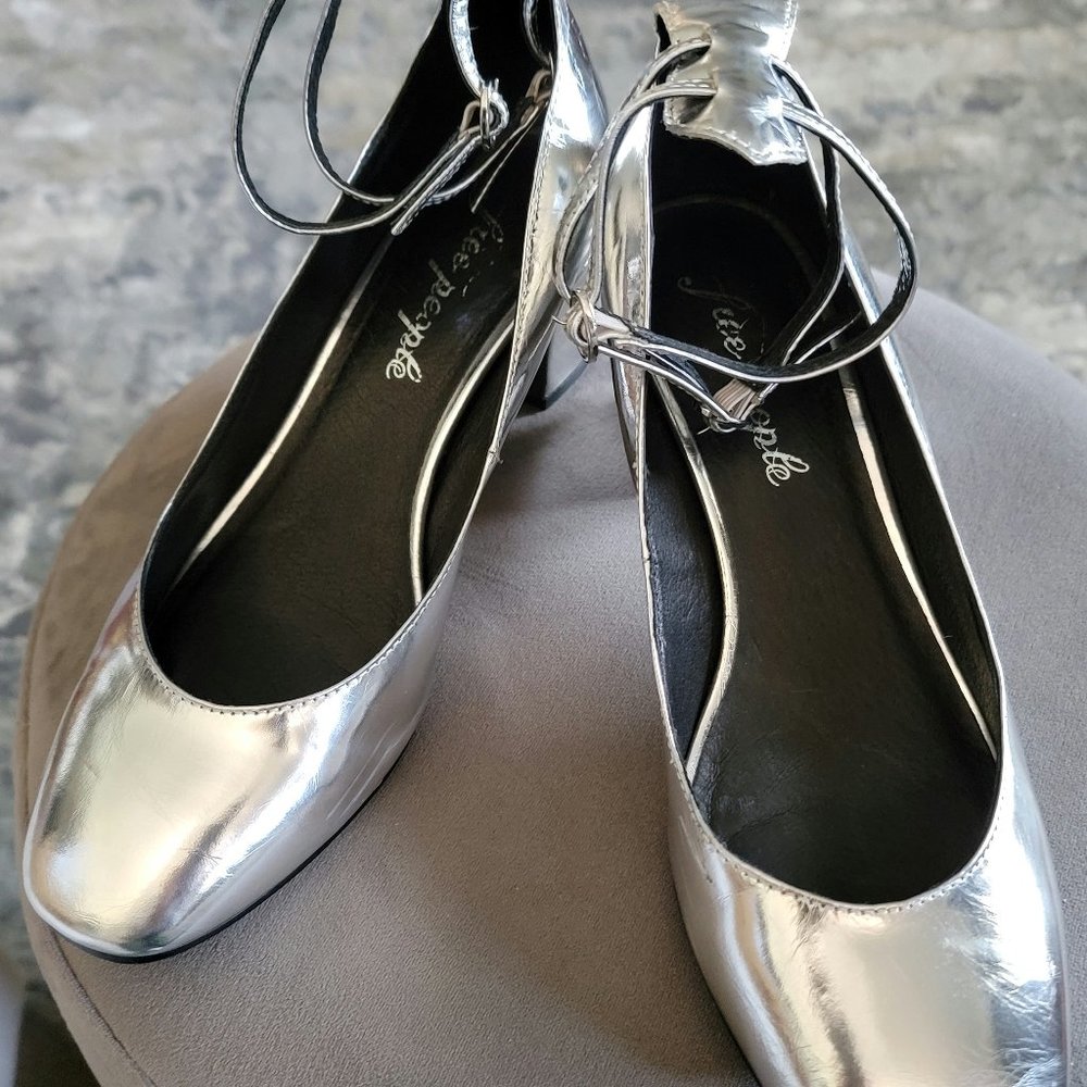 Free People Lana Block Heel size 37 Silver